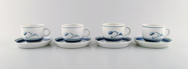 B&G, Bing & Grøndahl. Korinth kaffekop i håndmalet porcelæn med underkop. Sæt på 4 stk. Modelnummer: 305.