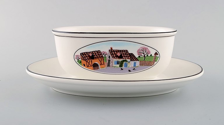Villeroy & Boch Naif sovsekande på stand i porcelæn dekoreret med naivistisk landsbymotiv.