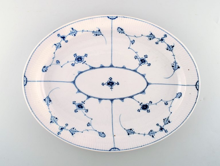 Tidligt og sjældent Royal Copenhagen stort ovalt fad i museumskvalitet. Tidligt 1800-tallet.