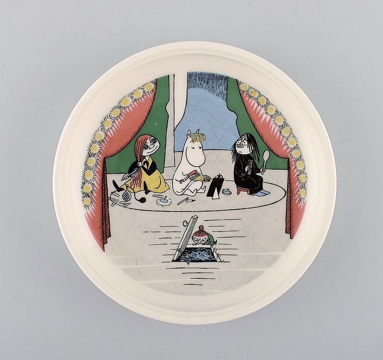 Arabia, Finland. Tallerken i porcelæn med motiv fra Mumitroldene. Sent 1900-tallet.