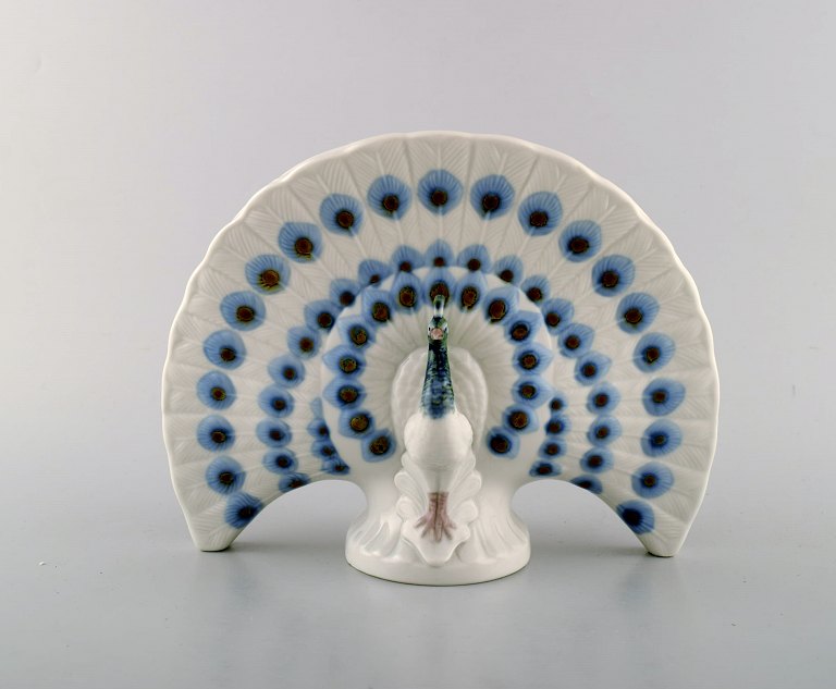 Lladro, Spanien. Stor vase med påfugle i glaseret porcelæn. 1900-tallet.