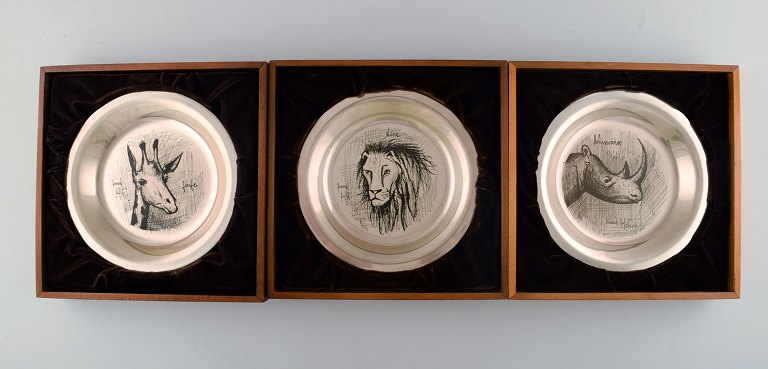 Bernard Buffet, 1928-1999. Three annual plates in sterling silver with engraved animal motifs. Dated 1975-77.