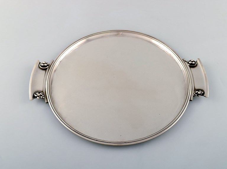 Rund "Grape"/"Vindrue" bakke med greb fra 1918 i art nouveau-stil. Modelnummer 296.