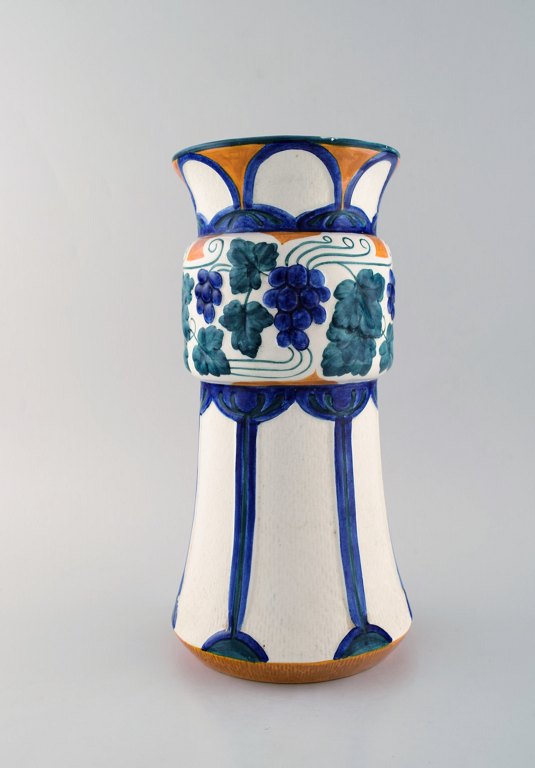 Alf Wallander for Rorstrand / Rörstrand. Large art nouveau vase in glazed faience with grapevine motif. Early 20th century.