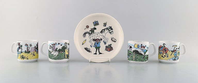Rörstrand. Four cups and a plate in porcelain with Pippi Longstocking motifs. Late 20th century.