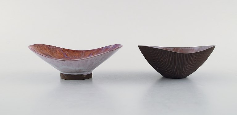 Sven Hofverberg (1923-1998) Svensk keramiker. To unika skåle i glaseret keramik. Smuk metallisk glasur. 1980