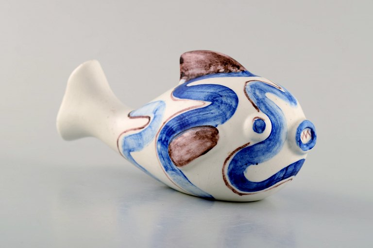 GUN VON WITTROCK for RØRSTRAND. Unique sculpture. Fish in glazed ceramics. Mid 20th century.