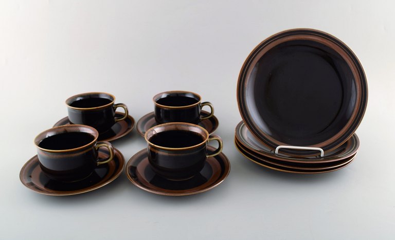 Carl-Harry Stålhane for Rörstrand. Set of four "Viking" teacups with saucers and four plates. 1960