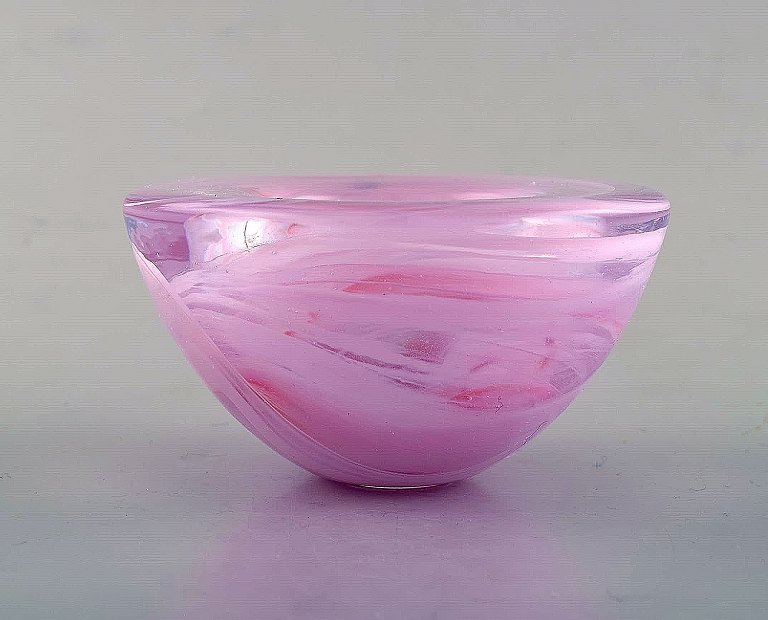 Kosta Boda, Sverige. Lysholder i pink og klart kunstglas. Sent 1900-tallet. 