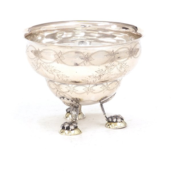 Jacob Andreas Boedewadt, Tønder, 1806-44: Sølvskål på tre ben med forgyldte fødder. H: 8,8cm. V: 135gr