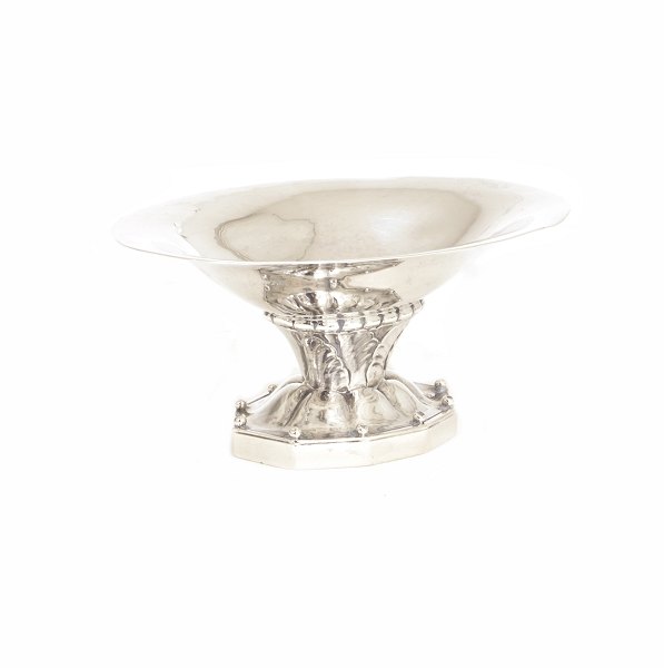 Georg Jensen konfektskål i sterlingsølv fra perioden 1925-33. #42B. H: 5,5cm. V: 97gr