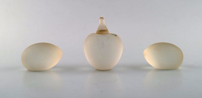 Råman Design. Three figures in blurred art glass. Late 20th century.