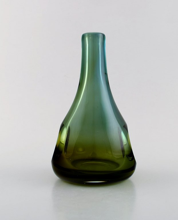 MONA MORALES (1908-1999) for Kosta Boda. "Ventana" vase i mundblæst kunstglas. 1980