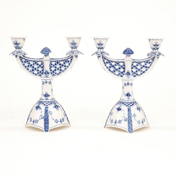 Royal Copenhagen: A pair of blue fluted full lace candelabra 1169. H: 25,5cm. W: 21cm
