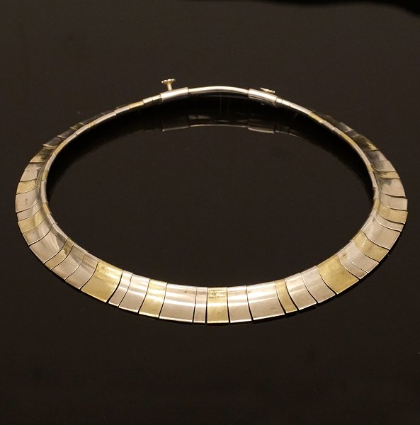 Bent Gabriel Knudsen für Hans Hansen: Seltene Halskette aus teilweise vergoldeten Sterlingsilber. Länge: 40cm. Abgebildet in Jörg Schwandt: "Simply Danish, Silver Jewellery 20th century", p. 115