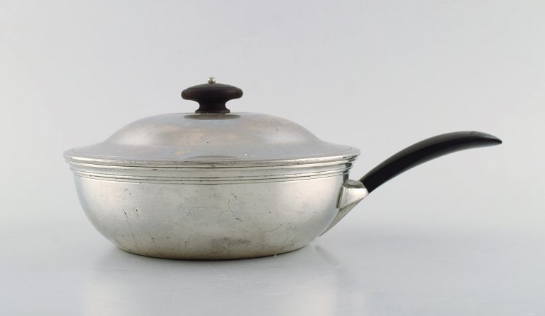 Just Andersen, Denmark. Rare art deco lidded pan in pewter with knob and handle in bakelite. Model number 1902. 1940
