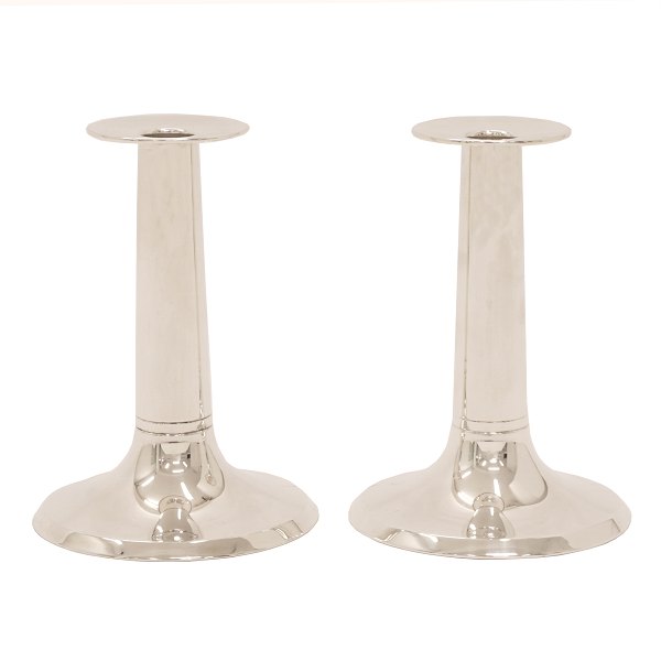 Preben Salomonsen, Denmark, 1964-2009: A pair of Sterlingsilver candle sticks. H: 17cm. W: 584gr