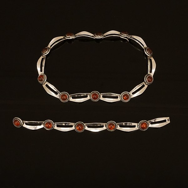 N. E. From, Denmark: Set of sterlingsilver necklace and bracelet with amber. Necklace L: 38cm. Bracelet L: 19cm