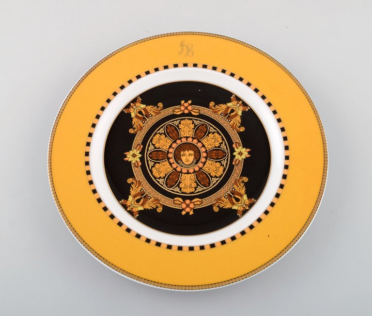 Gianni Versace for Rosenthal. Barocco porcelain plate with gold decoration. 20th century.
