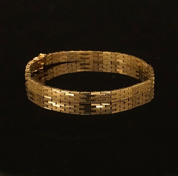 Svend Erik Robert Jarlhøj, København: Murstensarmbånd i 14kt guldme ddobbelt sikkerhedslås. L: 19cm. B: 5mm. V: 14,2gr