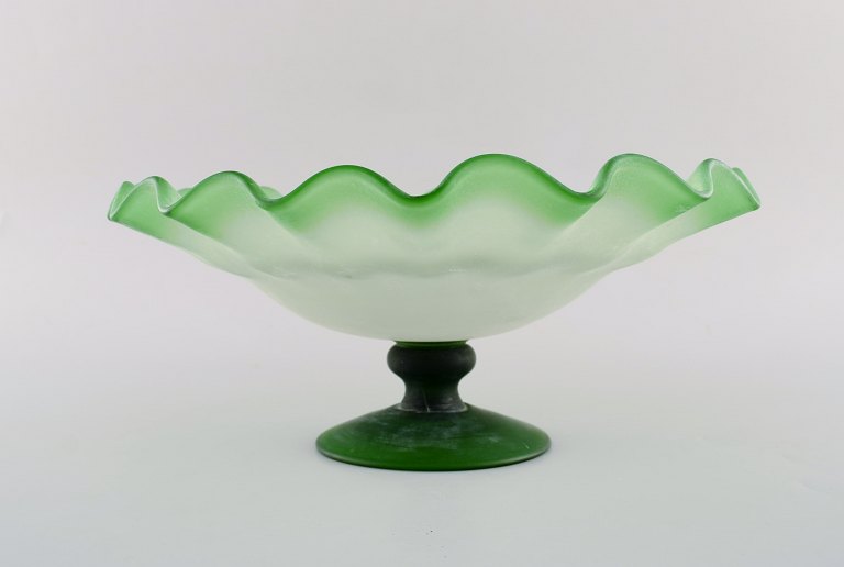 Isfahan Glass. Compote with wavy edge in frosted and green art glass. Late 20th century.