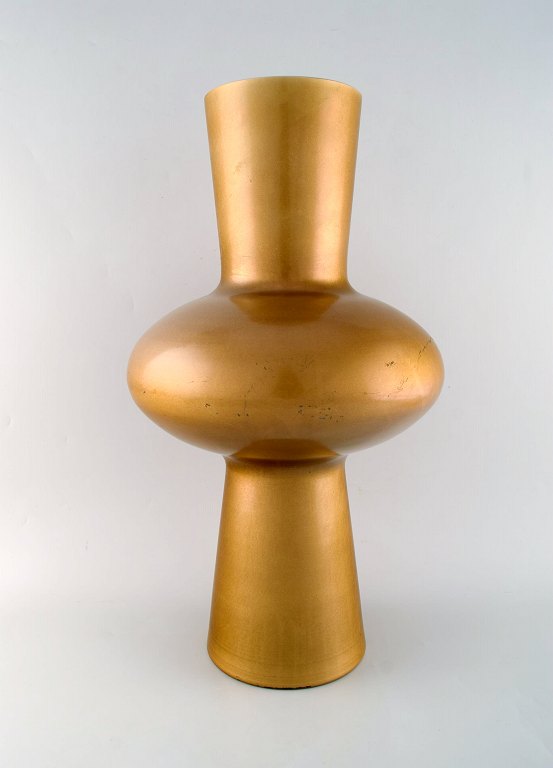 Stor kunstglas gulvvase med gulddekoration.Skandinavisk design, ca. 1970´erne.