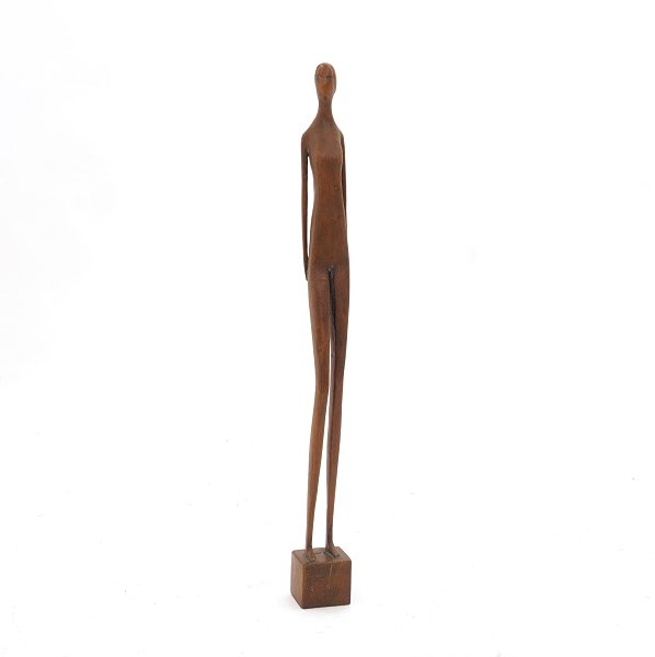 Stor Otto P. kvindefigur skåret i træ. Otto Pedersen, billedhugger, 1902-95, Odense. Signeret Otto P. H: 97cm