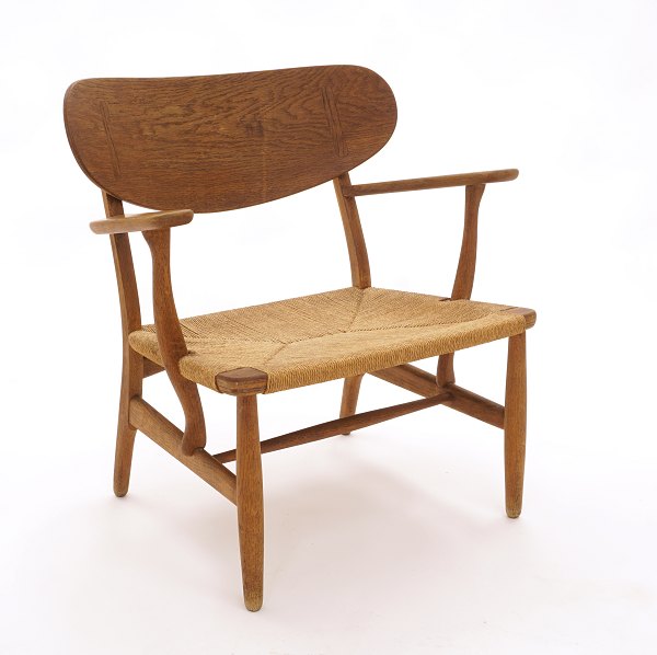 A very beautiful patinated oak armchair by Hans J Wegner CH22. Made by Carl Hansen & Søn, Denmark