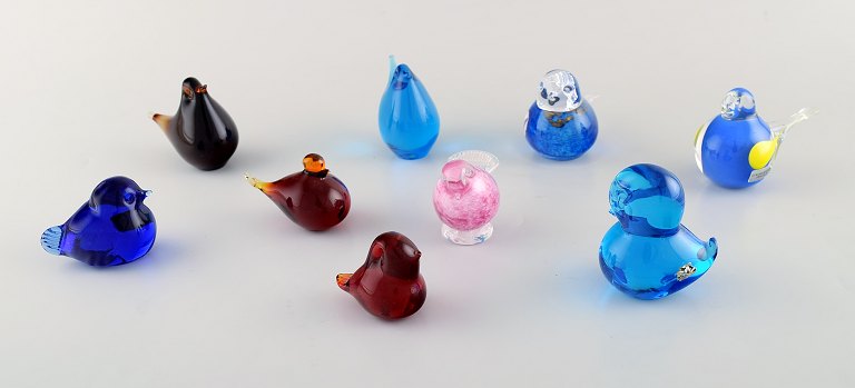 Svenske m.fl. glaskunstnere, heriblandt Lindshammar. Ni figurer af fugle i kunstglas. 1980