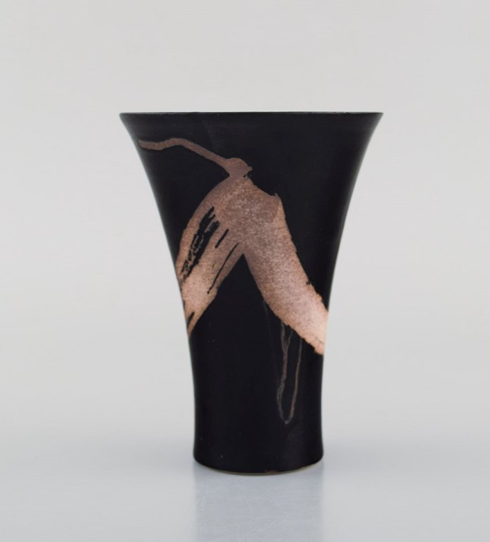 Europæisk studio keramiker. Unika vase i glaseret keramik. Ca. 1980.