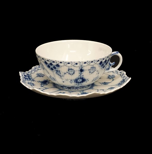 Royal Copenhagen musselmalet helblonde tekop med underkop. #1130. 1. sortering. D kop: 10cm