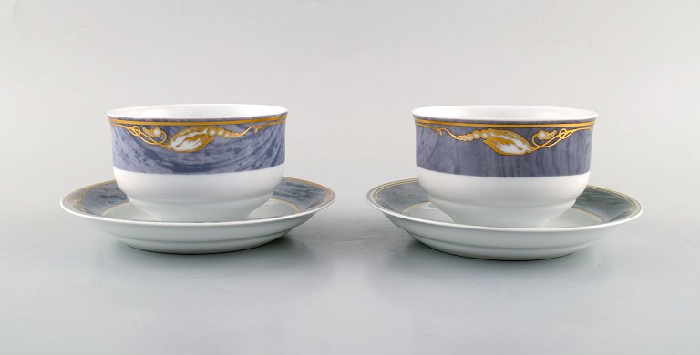 To Royal Copenhagen Grå Magnolia sauceskåle i porcelæn. Modelnummer 575. Sent 1900-tallet.