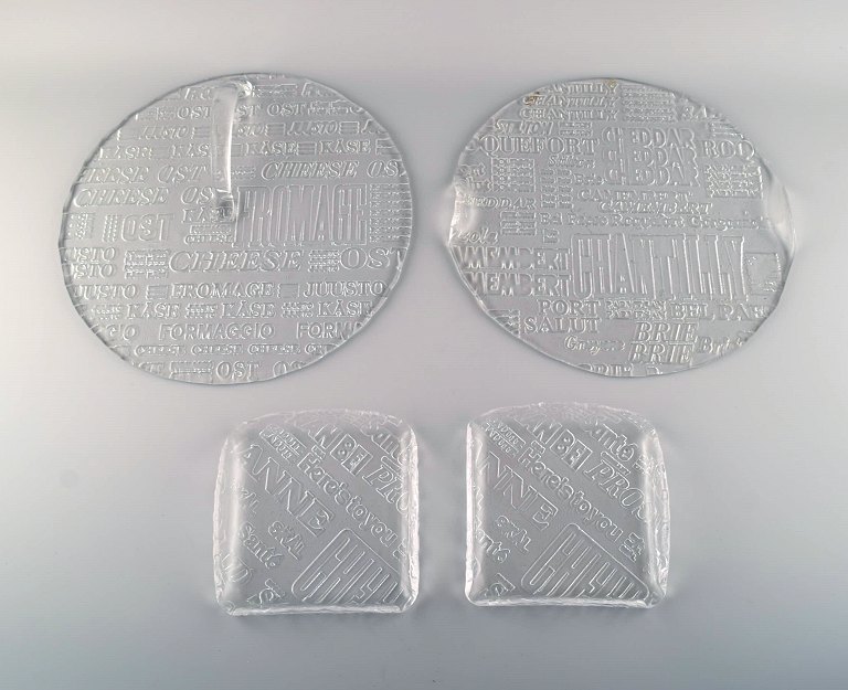 Swedish glass art. Two cheese platters with cheese names and two bowls in art glass. 1980