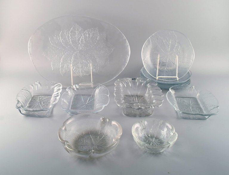 Large collection of art glass decorated with leaves. Orrefors and others. 1980