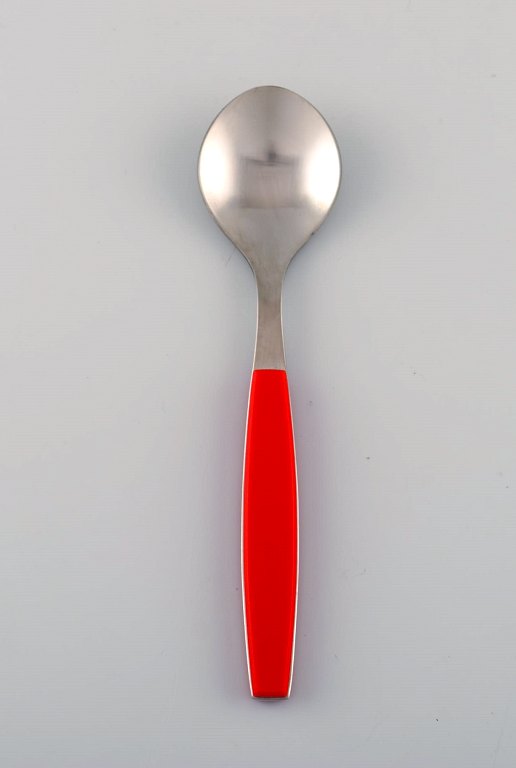 Henning Koppel for Georg Jensen. Strata sorbetske i rustfrit stål og rød plast. Syv stk på lager.
