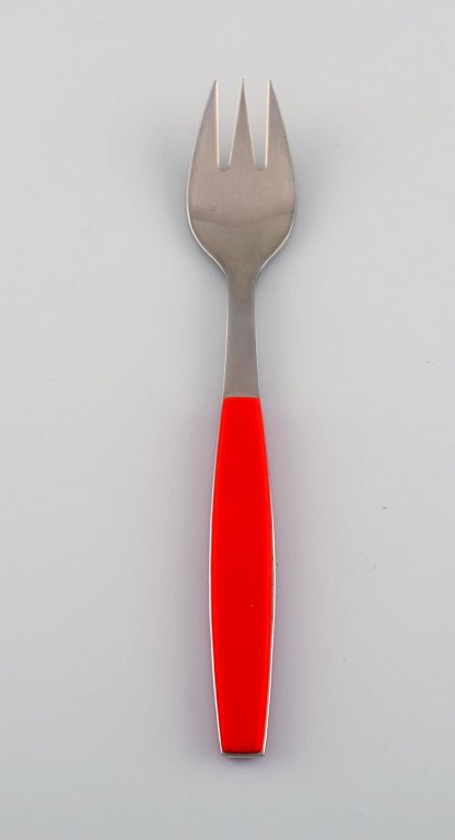 Henning Koppel for Georg Jensen. Strata frokostgaffel i rustfrit stål og rød plast. Tre stk på lager. 
