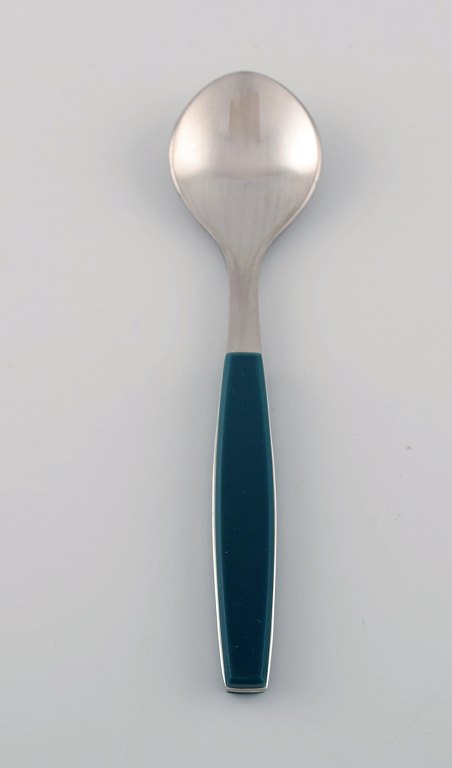 Henning Koppel for Georg Jensen. Strata teske i rustfrit stål og grøn plast. 1960/70