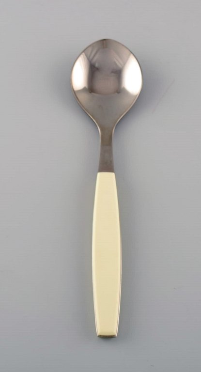 Henning Koppel for Georg Jensen. Strata sorbetske i rustfrit stål og cremefarvet plast. 1960/70