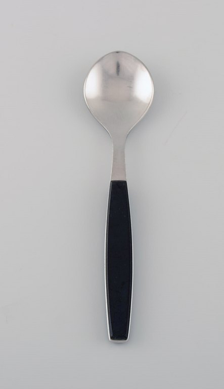 Henning Koppel for Georg Jensen. Strata sorbetske i rustfrit stål og sort plast. 1960/70
