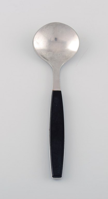 Henning Koppel for Georg Jensen. Strata boullionske i rustfrit stål og sort plast. 1960/70