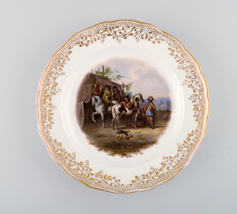 Antique Meissen decoration plate in hand-painted porcelain with hunting motif and gold decoration. 19th century.