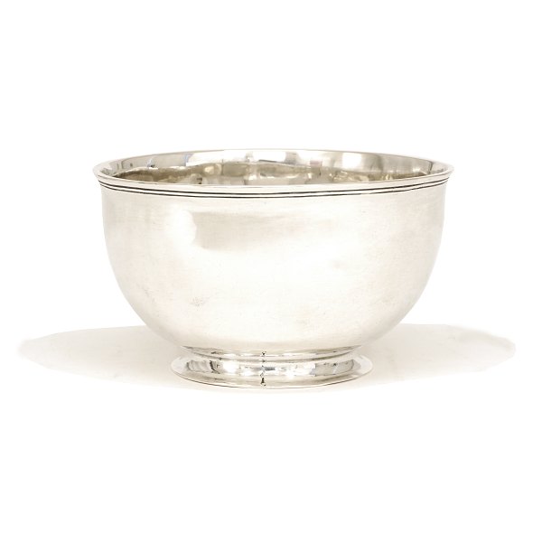 An early 19th century silverbowl by Andres Holm, Kopenhagen, 1771-1812. Marked and dated 1810. H: 8,4cm. W: 362,8gr