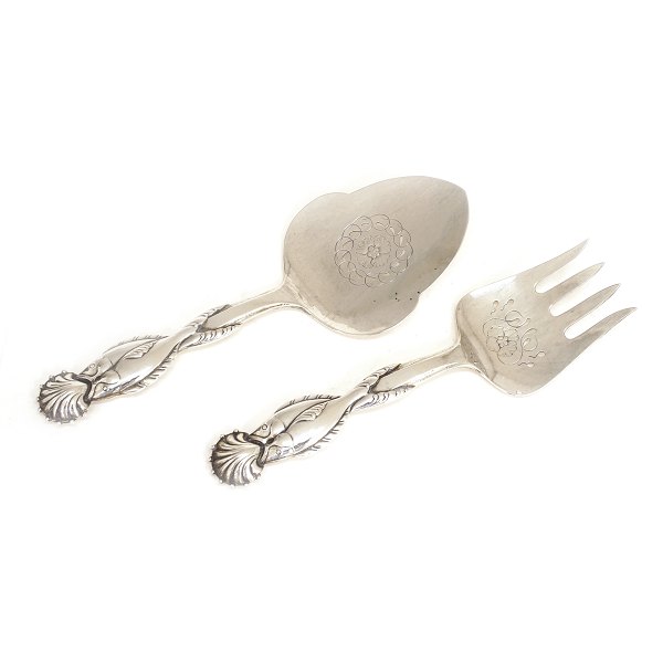 An early silver serving cutlery by Georg Jensen. #55. Dated 1916. L: 27cm. W: 288gr