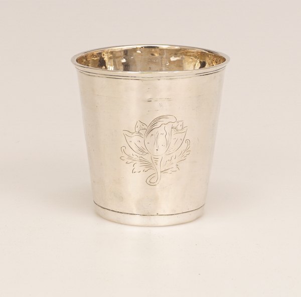 Anders Mogens Løwenhertz, Horsens, Denmark, 1722-38:  A silver cup dated 1732. H: 8,7cm. W: 118,6gr