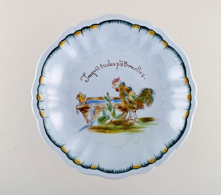 Emile Gallé for St. Clement, Nancy. Antique compote in hand-painted faience with motif of rooster. 1870 / 80s.