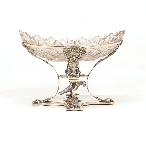 A mid 19th century silver sugarbowl made by Wolfgang Pedersen, Haderslev, Denmark, 1825-51.H: 14cm. L: 21,5cm