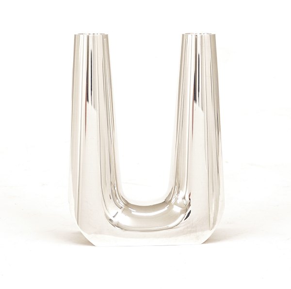 Søren Georg Jensen lysestage til to lys i sterlingsølv. Fremstillet for Georg Jensen. #1087. H: 17,5cm. V: 846gr