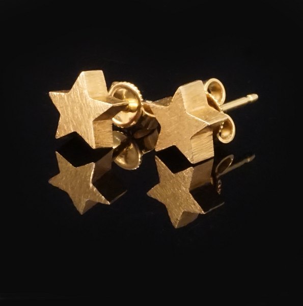 Ole Lynggaard ørestikker. Et par ørestikker i 14kt guld stemplet Ole Lynggaard. D: 8mm