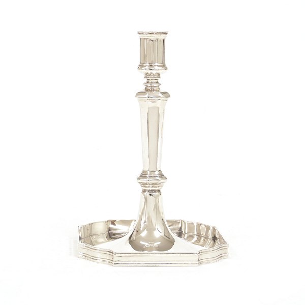 A Danish sterling silver candlestick by Preben Salomonsen, 1964-2009. H: 19,8cm. W: 376gr