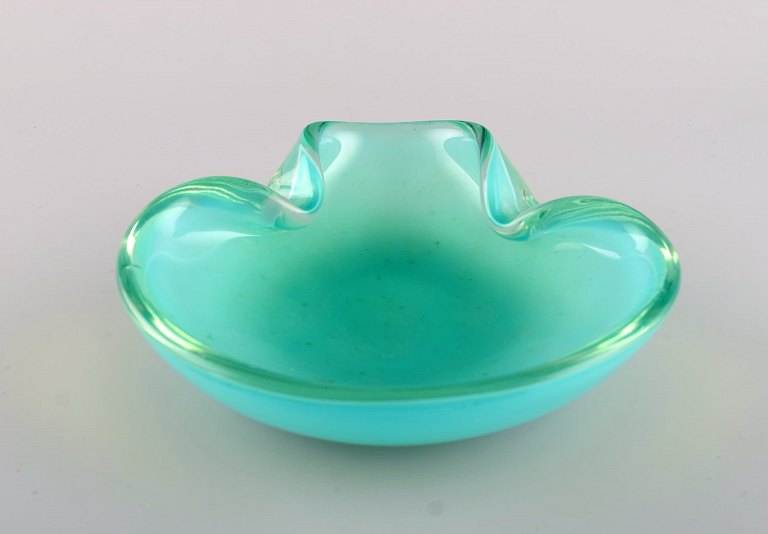 Organically shaped Murano bowl in turquoise mouth blown art glass. Italian design, 1960s.
